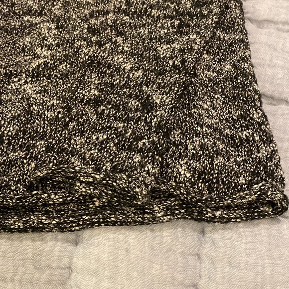 Black and white J Crew sweater size small - Picture 3 of 6